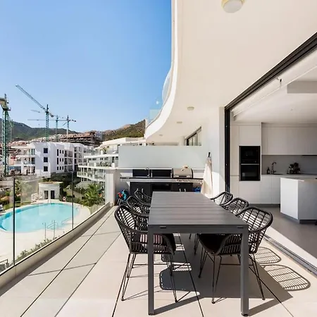 Luxury - Higueron West شقة