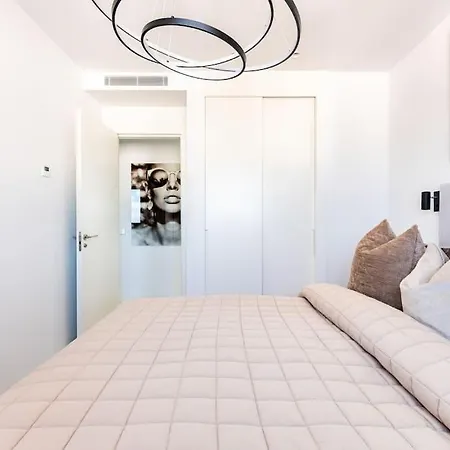Luxury - Higueron West Apartment